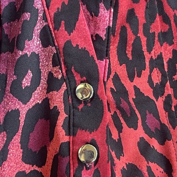 Cocomo Woman Blouse Plus Size 1X Pleated Vneck Short Sleeve Animal Print - Picture 4 of 10